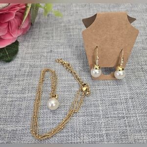 Avon Vintage Gold tone beaded Faux Pearl Necklace 18" & Earrings Set Rhinestones